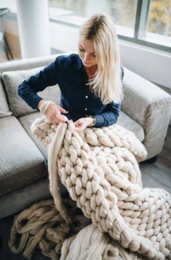 chunky arm knit throw blanket christmas diy gift for stepmom