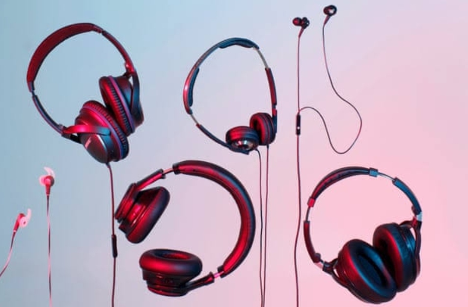 noise-canceling headphones christmas gifts for a sad girl