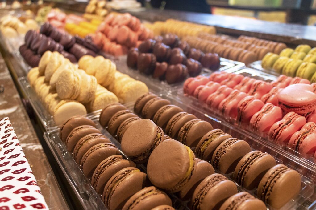 delightful macarons from famous patisseries top 25 christmas gifts for girlfriend in paris-complete buyer's guide (2023)
