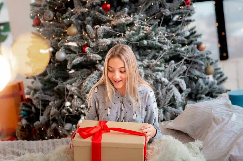 top 12 christmas gifts for girl who is moving away